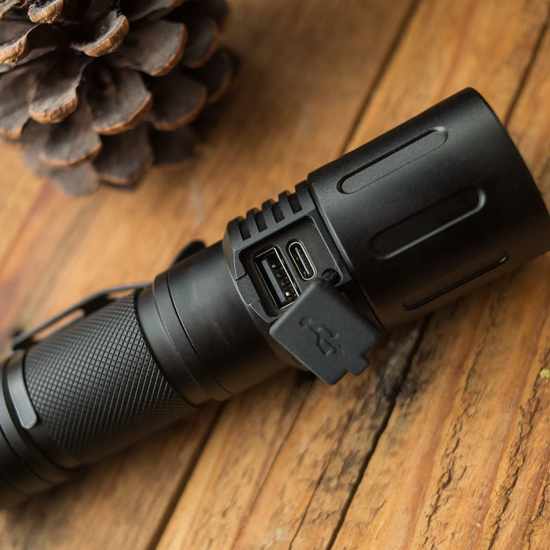 Zoomable LED Rechargeable Tactical Flashlight